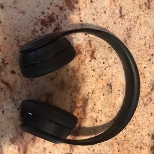 Wireless beat solo 3s